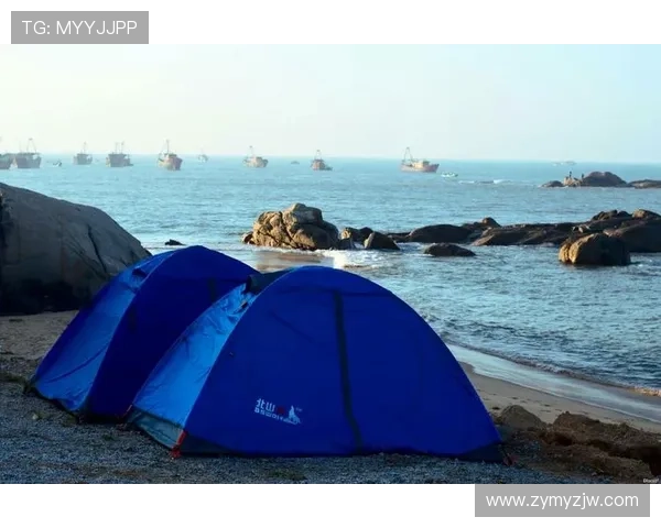 帐篷下的绿茵传奇足球明星的另一种生活方式与梦想追寻